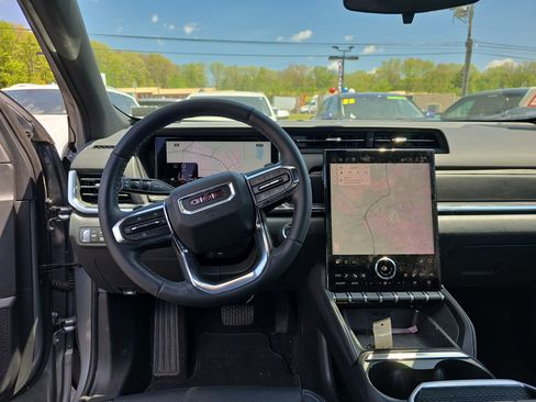 Used 2025 GMC Terrain Elevation w/ Elevation Premium Package AWD/4WD image 17