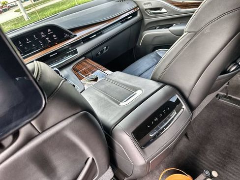 Used 2021 Cadillac Escalade Premium Luxury AWD/4WD image 25