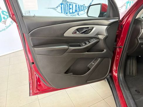 Used 2021 Chevrolet Traverse LT FWD image 11