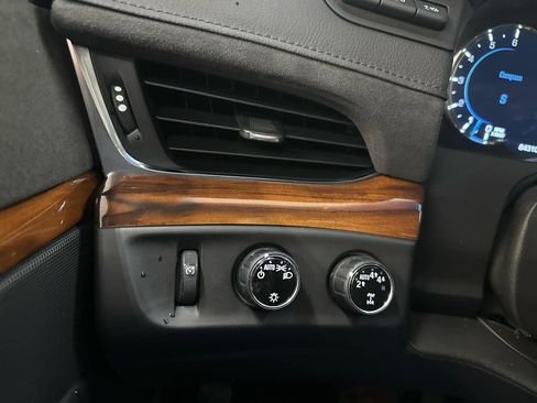 Used 2017 Cadillac Escalade Luxury AWD/4WD image 47