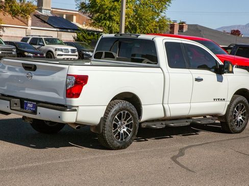 Used 2021 Nissan Titan SV w/ SV Convenience Package image 5