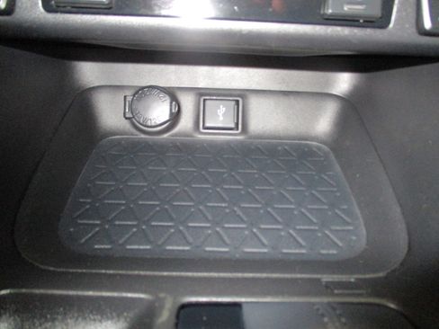 Used 2021 Toyota RAV4 XLE Premium image 27