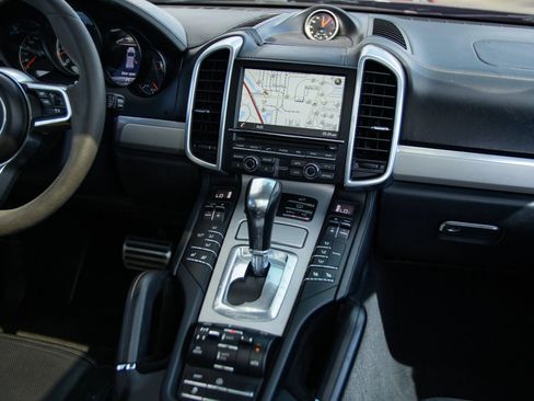 Used 2015 Porsche Cayenne Turbo AWD/4WD image 25