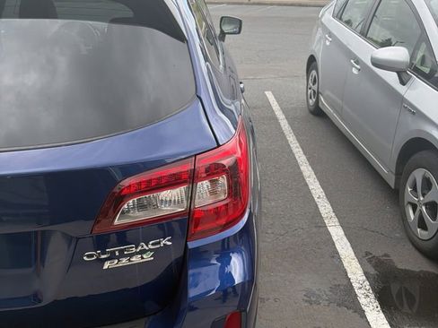 Used 2017 Subaru Outback 2.5i Premium AWD/4WD image 13