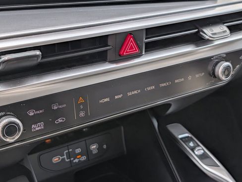 Used 2025 Kia Sorento S w/ Panoramic Sunroof Package FWD image 9