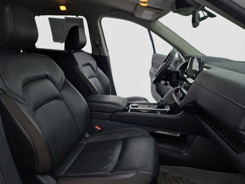 Used 2023 Nissan Pathfinder SL image 16