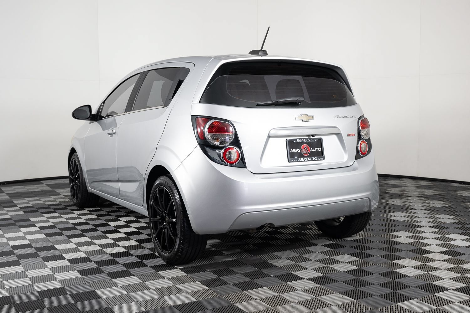 Used 2015 Chevrolet Sonic LTZ FWD image 5