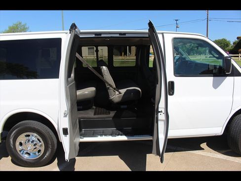 Used 2020 Chevrolet Express 2500 LT w/ LT Preferred Equipment Group image 12