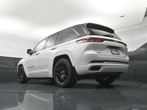 Used 2022 Jeep Grand Cherokee Summit AWD/4WD image 22