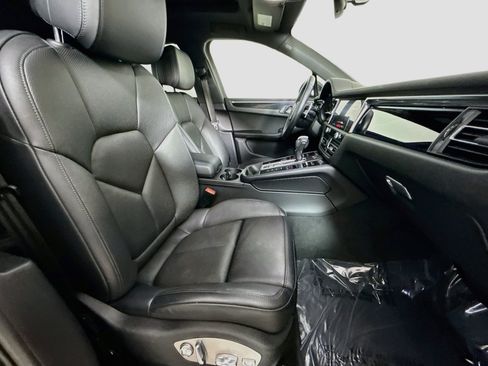 Used 2023 Porsche Macan w/ Premium Package Plus AWD/4WD image 29