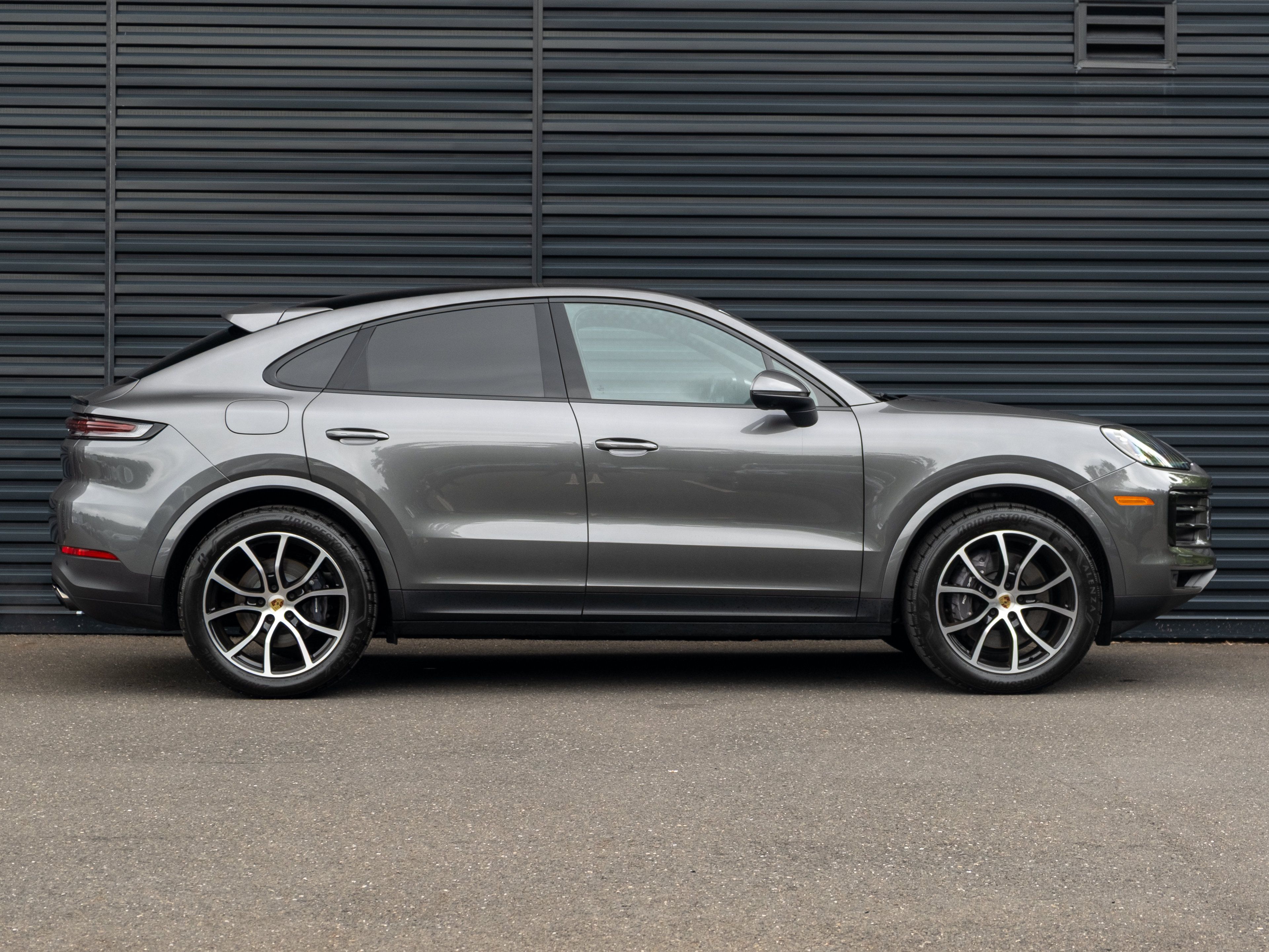 Used 2024 Porsche Cayenne Coupe AWD/4WD image 9