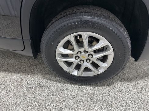 Used 2020 Chevrolet Traverse LT image 7