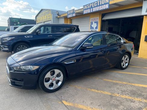 Used 2017 Jaguar XE RWD image 3