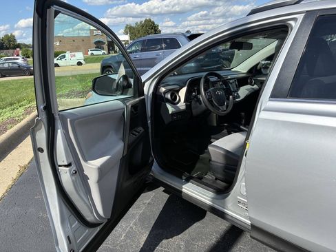 Used 2013 Toyota RAV4 LE AWD/4WD image 10