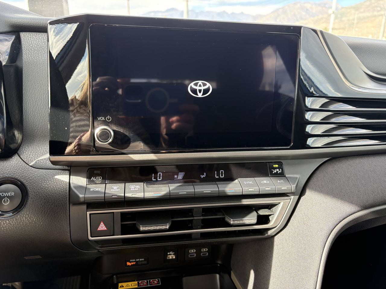 Used 2025 Toyota Camry LE w/ Convenience Package FWD image 16