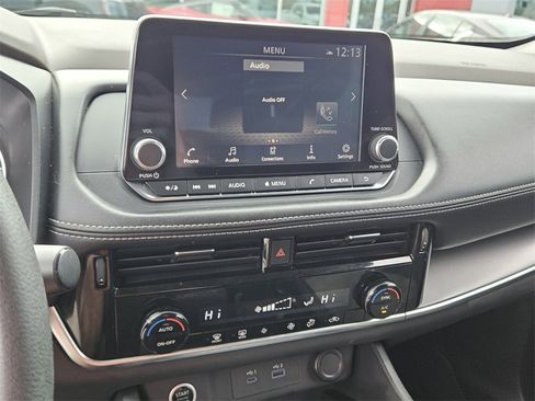 Used 2021 Nissan Rogue SV image 18