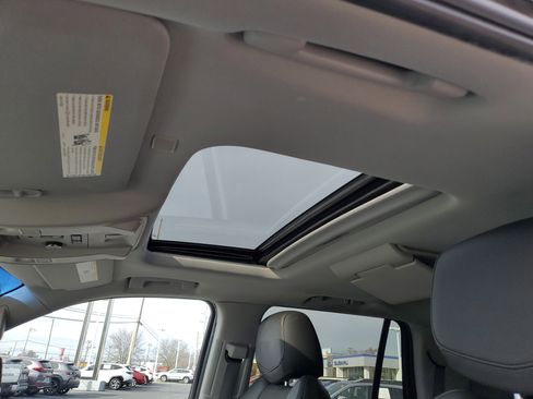 Used 2019 Cadillac Escalade Premium Luxury image 16