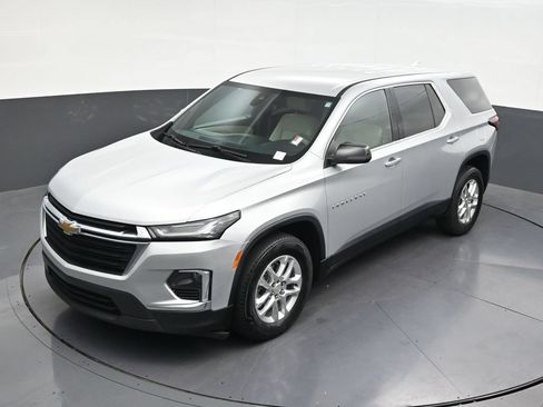 Used 2022 Chevrolet Traverse LS FWD image 22