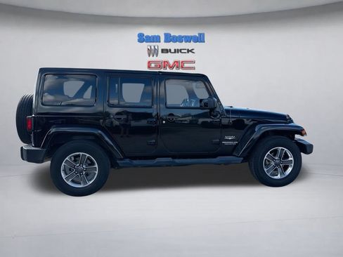 Used 2015 Jeep Wrangler Unlimited Sahara w/ Connectivity Group AWD/4WD image 10