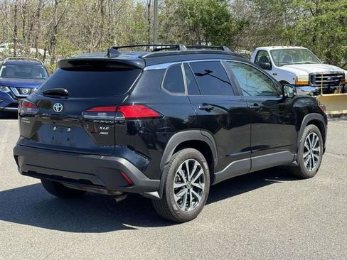 Used 2024 Toyota Corolla Cross XLE w/ Convenience Package image 2