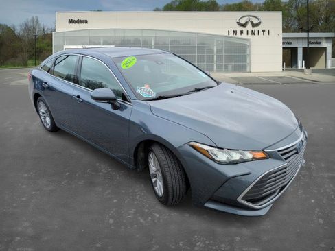 Used 2022 Toyota Avalon XLE image 2