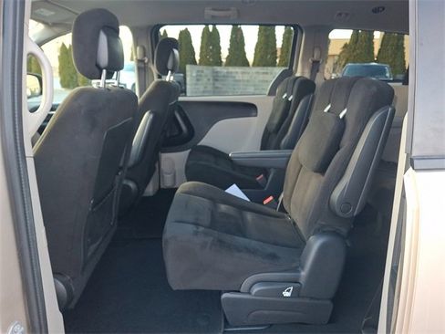 Used 2016 Dodge Grand Caravan SXT image 10