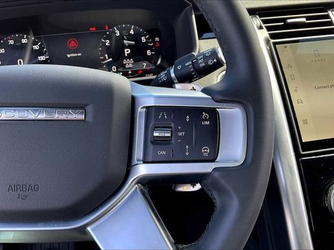 Used 2025 Land Rover Discovery S image 22