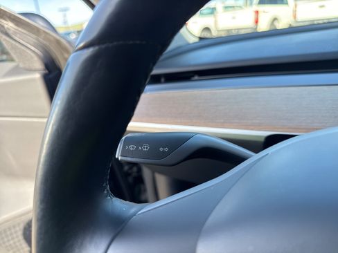 Used 2018 Tesla Model 3 Long Range image 16