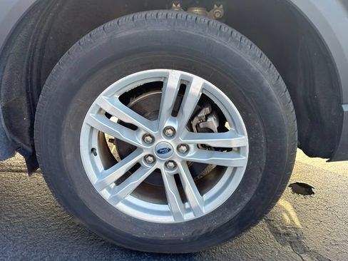 Used 2023 Ford Explorer XLT AWD/4WD image 8