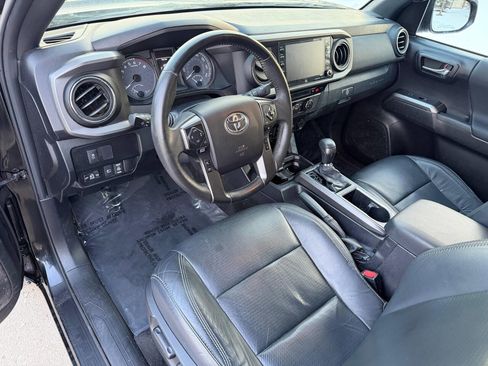 Used 2021 Toyota Tacoma TRD Off-Road w/ TRD Premium Off Road Package image 19