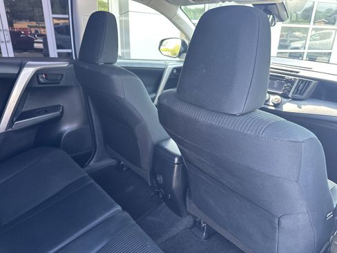 Used 2018 Toyota RAV4 LE FWD image 24