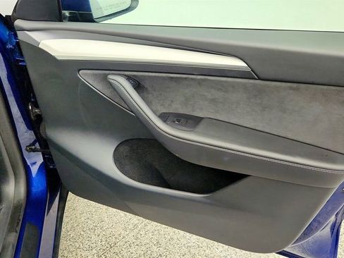 Used 2024 Tesla Model Y 2WD image 28