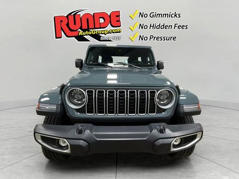 Used 2025 Jeep Wrangler Sahara image 4