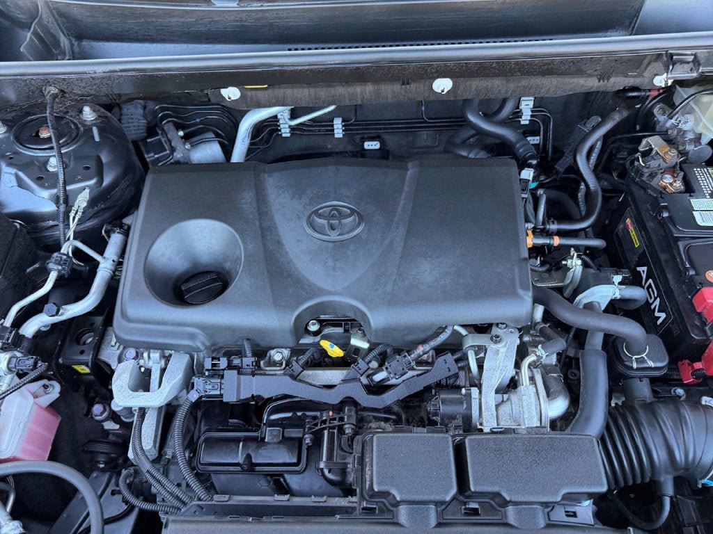 Used 2020 Toyota RAV4 XLE Premium AWD/4WD image 31