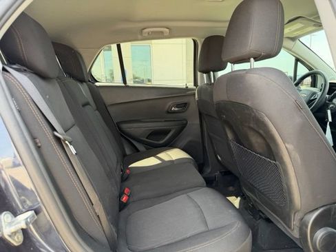 Used 2019 Chevrolet Trax LT w/ LPO, Cargo Package FWD image 10