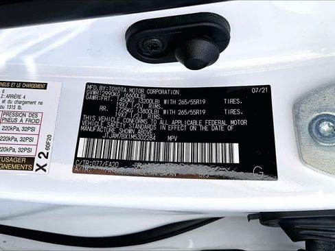 Used 2021 Lexus GX 460 Premium w/ Accessory Package AWD/4WD image 35