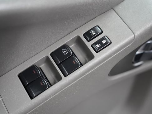 Used 2018 Nissan Frontier SV AWD/4WD image 17