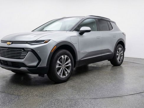 Used 2025 Chevrolet Equinox LT image 3