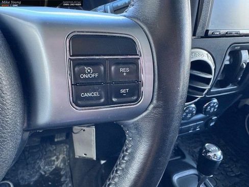 Used 2017 Jeep Wrangler Unlimited Rubicon image 16