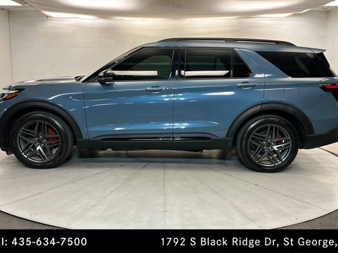 Used 2025 Ford Explorer ST AWD/4WD image 2