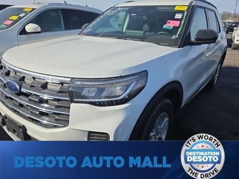 Used 2025 Ford Explorer Active image 1