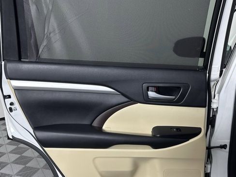 Used 2018 Toyota Highlander XLE image 22