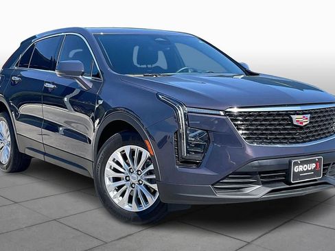 Used 2024 Cadillac XT4 Luxury w/ Cold Weather Package image 3