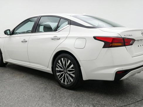 Used 2025 Nissan Altima 2.5 SV FWD image 6