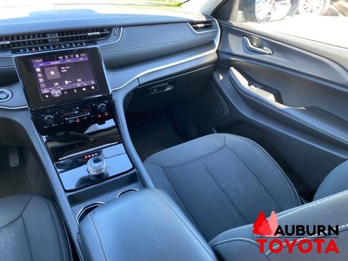 Used 2023 Jeep Grand Cherokee Laredo w/ Luxury Tech Group I AWD/4WD image 26