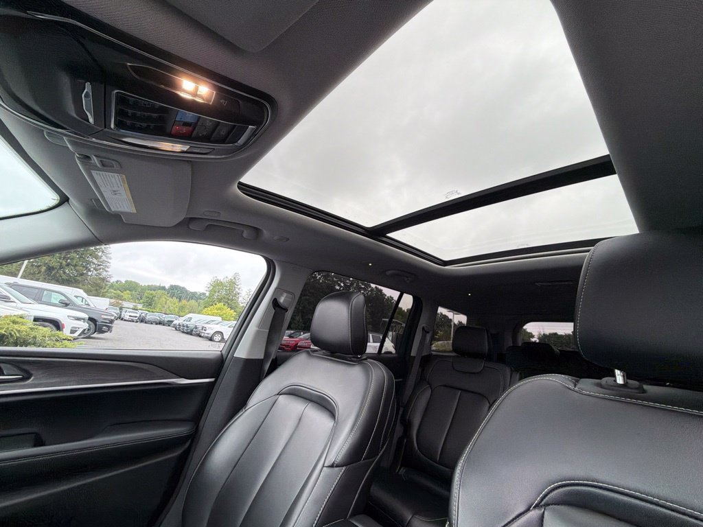 Used 2023 Jeep Grand Cherokee L Limited AWD/4WD image 34