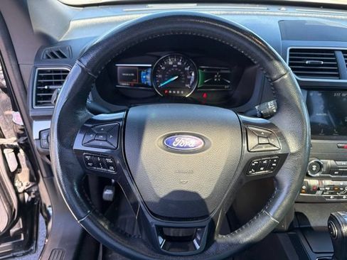 Used 2018 Ford Explorer XLT w/ Equipment Group 202A AWD/4WD image 23