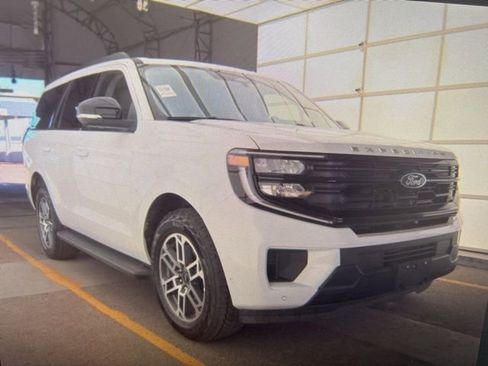Used 2025 Ford Expedition Active image 25
