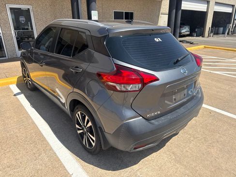 Used 2019 Nissan Kicks SV FWD image 5