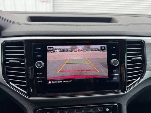 Used 2022 Volkswagen Atlas Cross Sport SE image 11